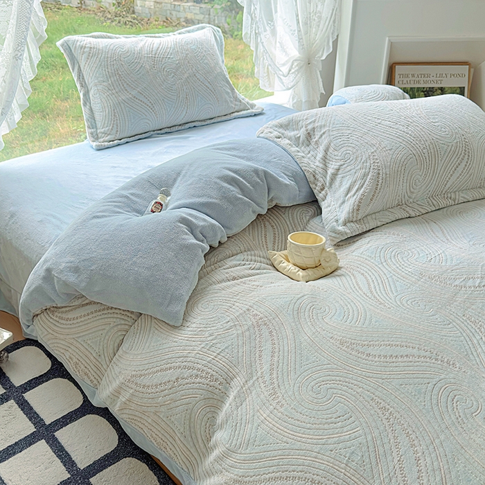 91家纺网 家纺一手货源 找家纺 昊川家纺 2024新款短毛绒牛奶绒立体雕花四件套 极简主义