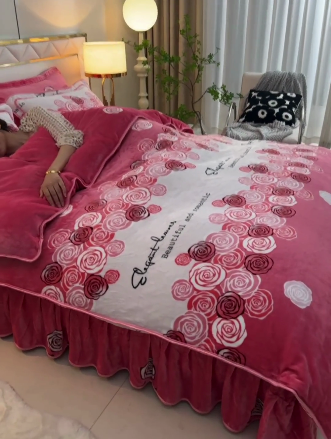 91家纺网 家纺一手货源 找家纺 沐妍家纺 2024新款7斤牛奶法莱绒金貂绒印花四件套 爱的花海