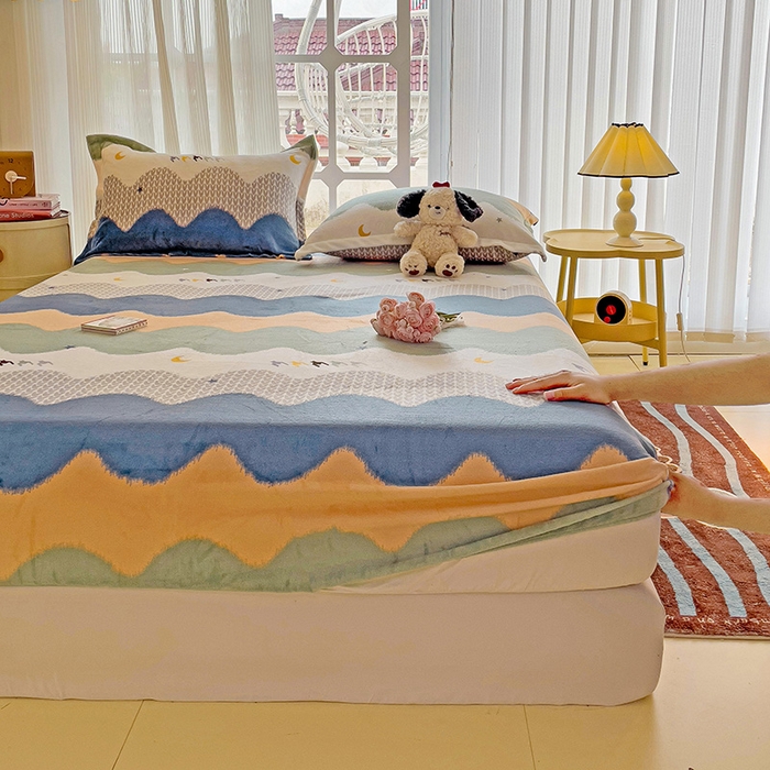 91家纺网 家纺一手货源 找家纺 名兮 2024卡通时尚风高克重牛奶绒床笠 乘风破浪