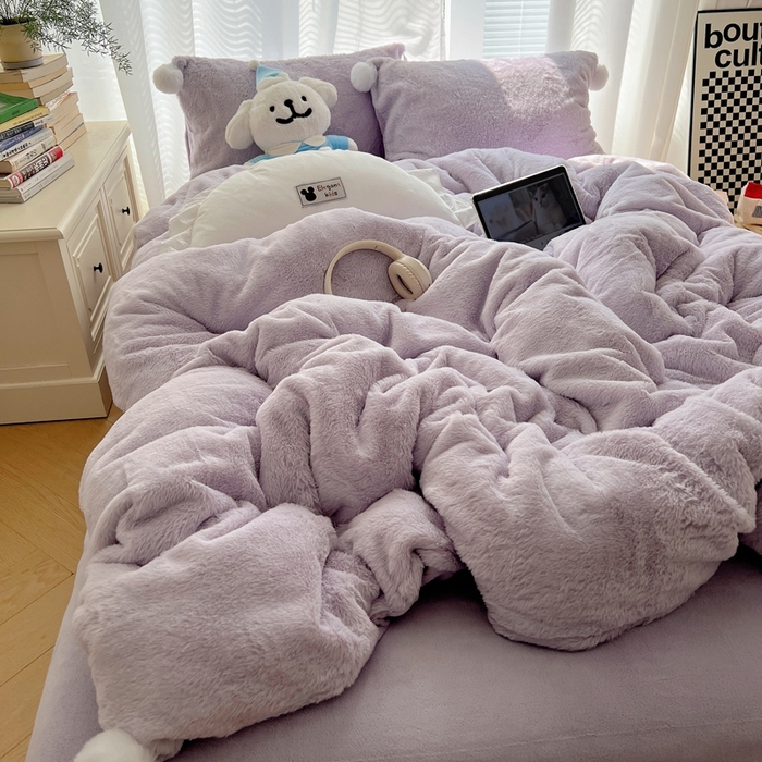 91家纺网 家纺一手货源 找家纺 金爱家 2024新款A类兔毛毛球350克立体牛奶绒四件套 毛球纯色-青紫