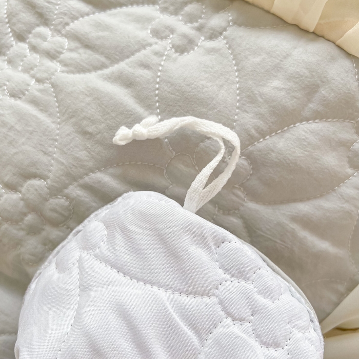 91家纺网 家纺一手货源 找家纺 罗艺轩 2024新款公主风水洗棉夹棉床裙款四件套-花蔓花蔓-迷雾灰