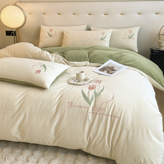 91家纺网 家纺一手货源 找家纺 2024新款水晶绒双拼刺绣四件套-郁金香系列 郁金香-奶白绿