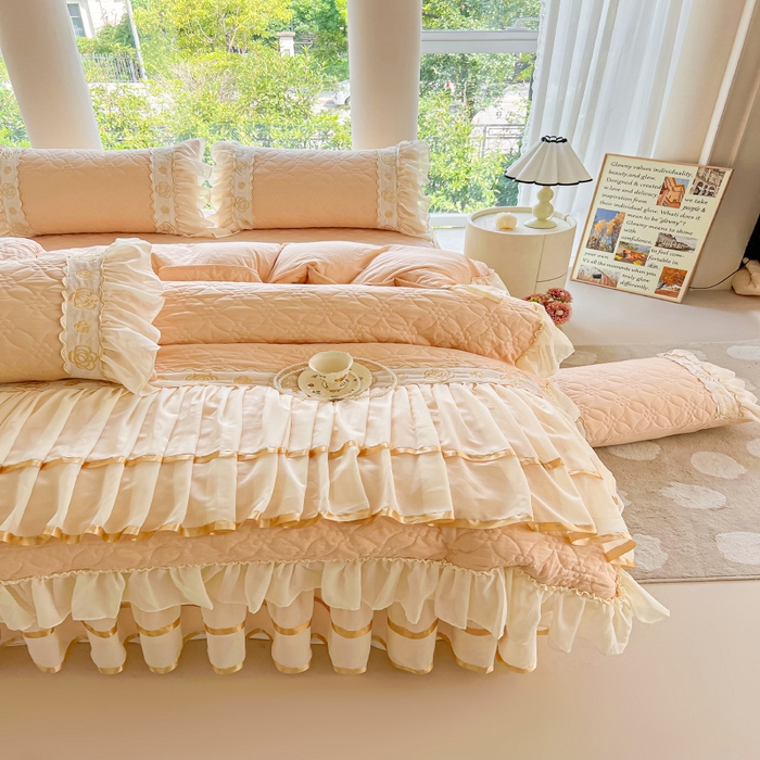 91家纺网 家纺一手货源 找家纺 罗艺轩 2024新款公主风水洗棉夹棉床裙款四件套-花蔓花蔓-香槟