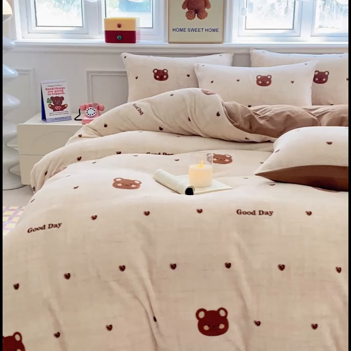 91家纺网 家纺一手货源 找家纺 斯卡诺2025新款直播轻奢爆款小清新牛奶宝宝绒四件套 爱心小熊