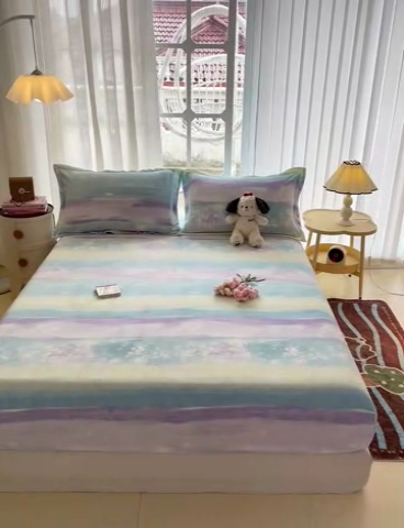 91家纺网 家纺一手货源 找家纺 名兮 2024卡通时尚风高克重牛奶绒床笠 彩色的梦