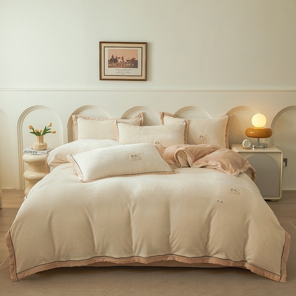 91家纺网 家纺一手货源 找家纺 （总）大元 2025新款机包边纯色双拼牛奶绒四件套