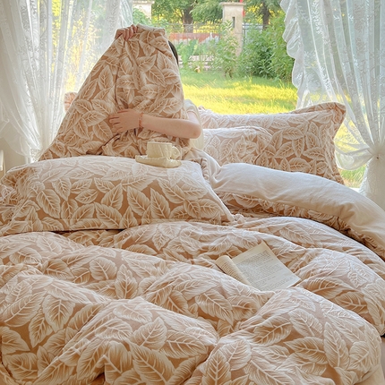 91家纺网 家纺一手货源 找家纺 （总）昊川家纺 2025新款直播热款短毛绒牛奶绒四件套立体雕花四件套