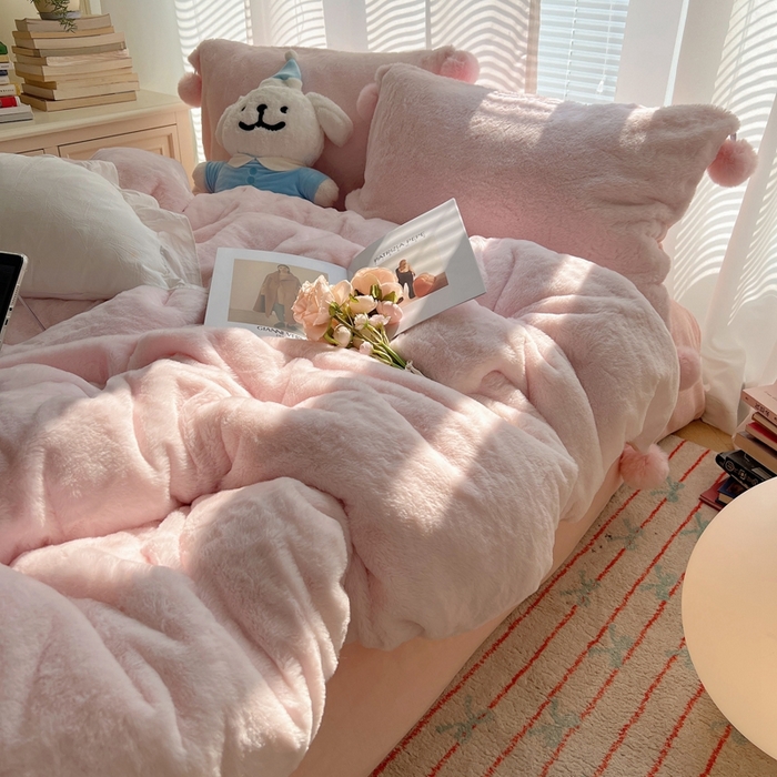91家纺网 家纺一手货源 找家纺 金爱家 2024新款A类兔毛毛球350克立体牛奶绒四件套 毛球纯色-蜜粉