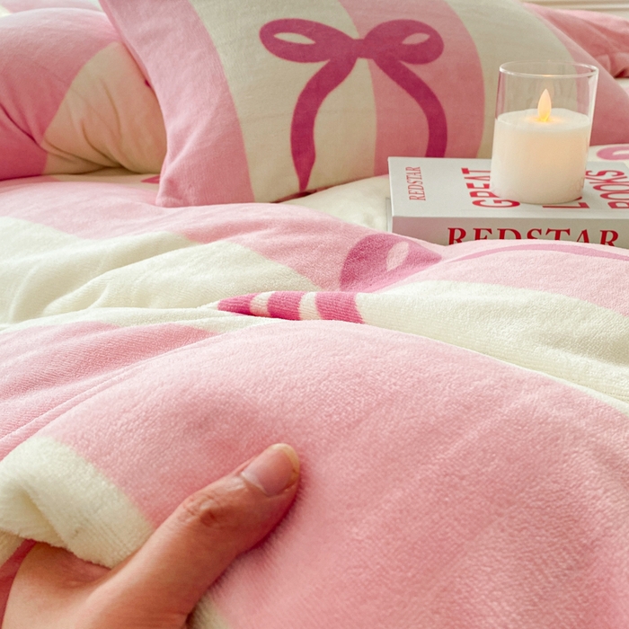 91家纺网 家纺一手货源 找家纺 斯卡诺2025新款直播轻奢爆款小清新牛奶宝宝绒四件套 蝴蝶结粉