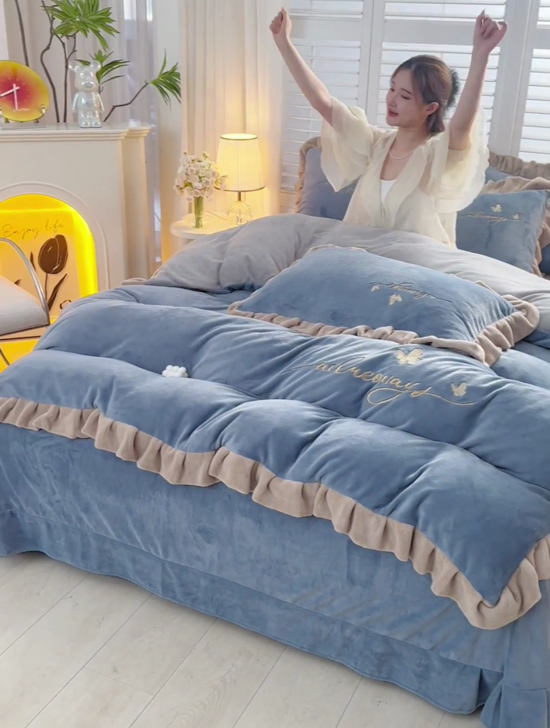 91家纺网 家纺一手货源 找家纺 （总）氧家 2024新款韩版牛奶绒绣花四件套--羽蝶