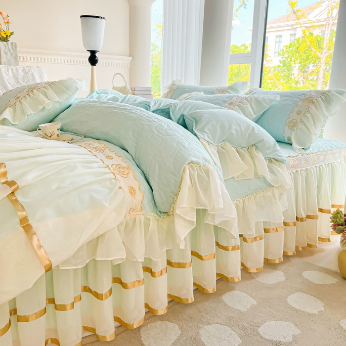 91家纺网 家纺一手货源 找家纺 罗艺轩 2024新款公主风水洗棉夹棉床裙款四件套-花蔓海盐蓝