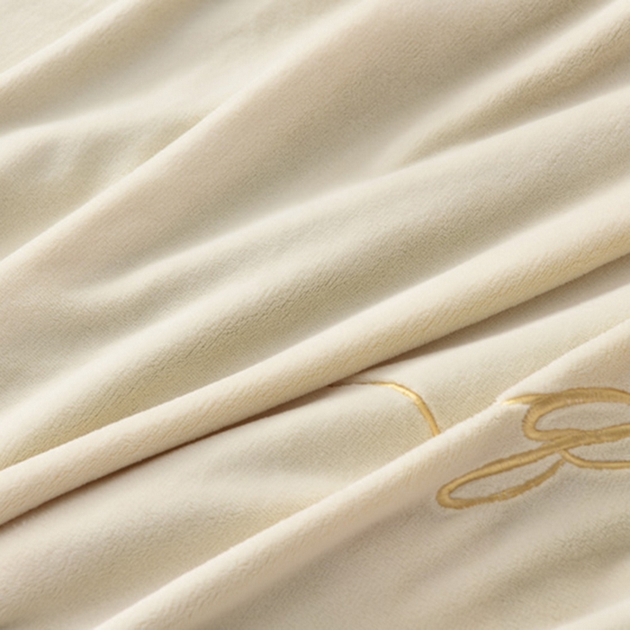 91家纺网 家纺一手货源 找家纺 氧家 2024新款宽边撞色对角牛奶绒绣花四件套--典雅 典雅-高雅白