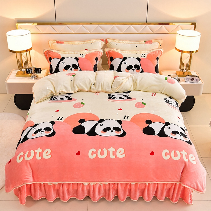 91家纺网 家纺一手货源 找家纺 沐妍家纺 2024新款7斤牛奶法莱绒金貂绒印花四件套 草莓熊