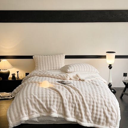 91家纺网 家纺一手货源 找家纺 欧邦 新款仿兔毛泡泡绒羊羔绒毛毯 泡泡双层-米白