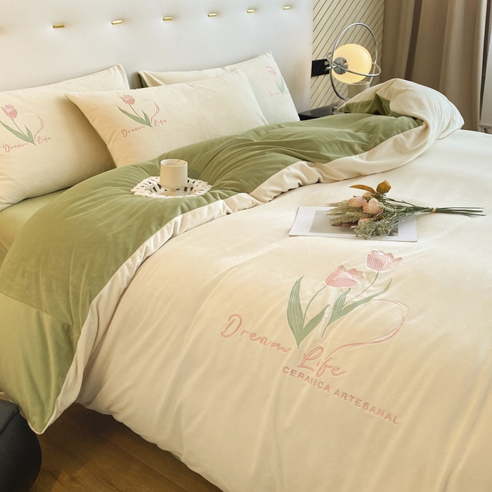 91家纺网 家纺一手货源 找家纺 2024新款水晶绒双拼刺绣四件套-郁金香系列 郁金香-奶白绿