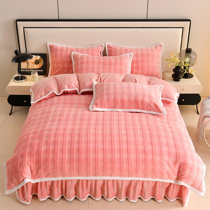 91家纺网 家纺一手货源 找家纺 星窝家纺 2025新款直播热推8D立体雕花工艺加厚牛奶绒四件套（控价标准不低于139） 时尚格调粉