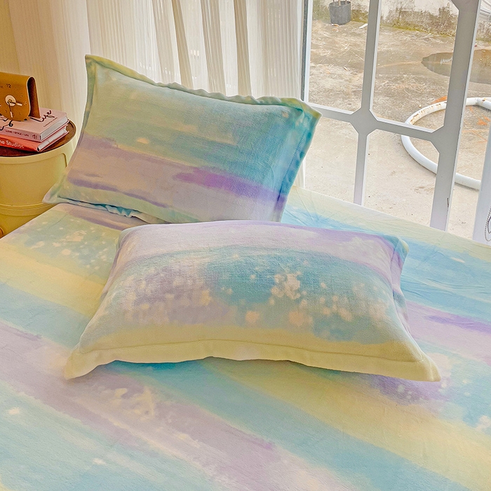 91家纺网 家纺一手货源 找家纺 名兮 2024卡通时尚风高克重牛奶绒床笠 彩色的梦