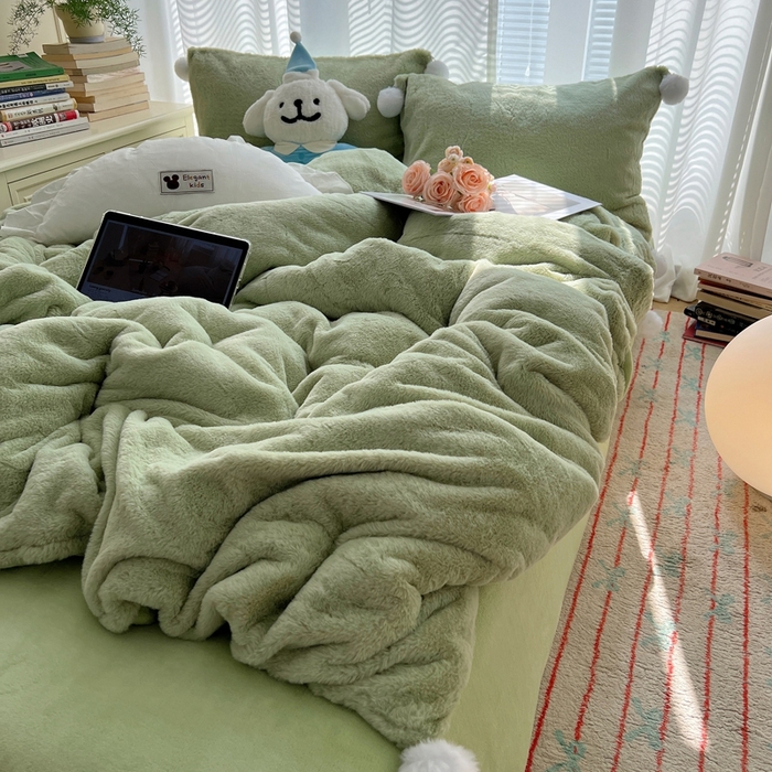 91家纺网 家纺一手货源 找家纺 金爱家 2024新款A类兔毛毛球350克立体牛奶绒四件套 毛球纯色-青绿