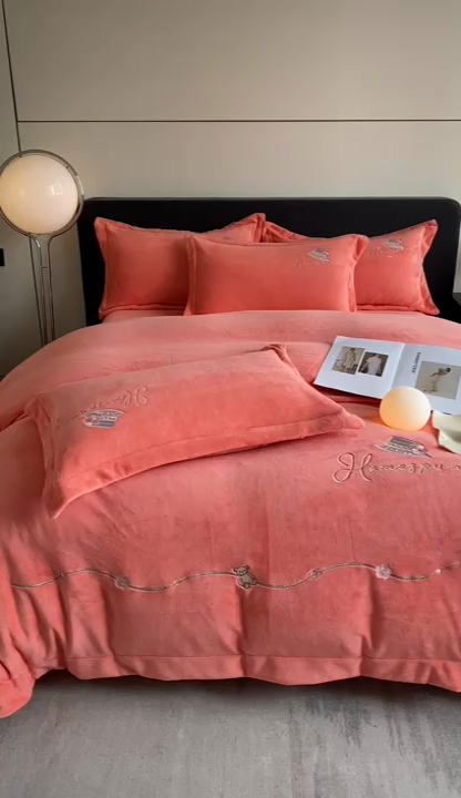 91家纺网 家纺一手货源 找家纺 绒世界 2024新款秋冬加厚公主日记牛奶绒四件套 爱马仕橙