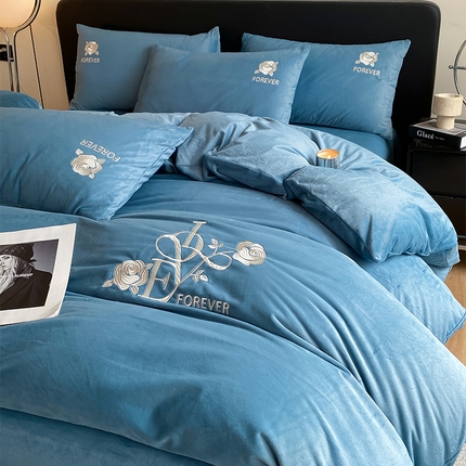 91家纺网 家纺一手货源 找家纺 2024新款水晶绒纯色刺绣四件套-玫瑰系列 玫瑰-宾利蓝