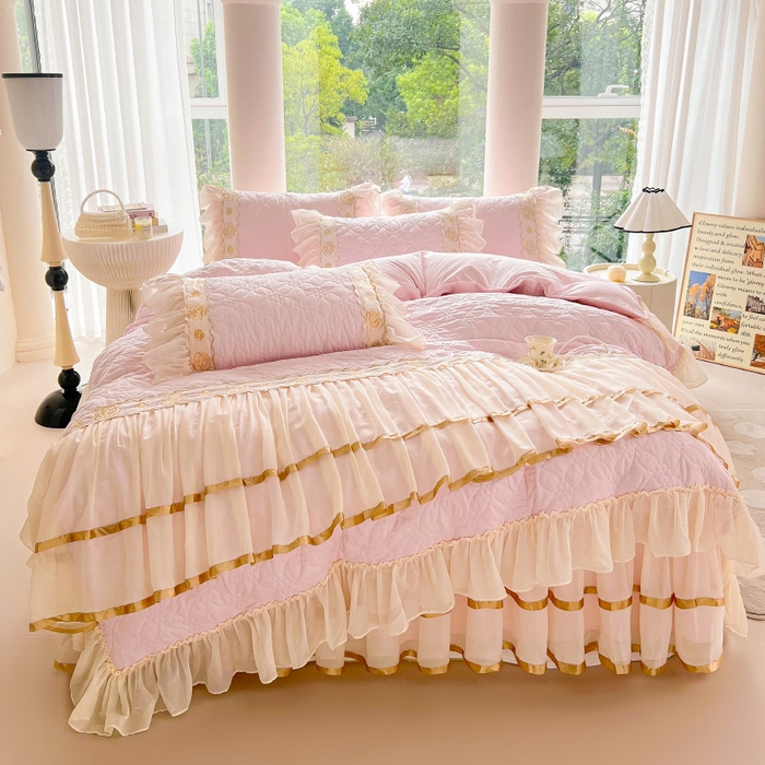 91家纺网 家纺一手货源 找家纺 罗艺轩 2024新款公主风水洗棉夹棉床裙款四件套-花蔓花蔓-少女粉