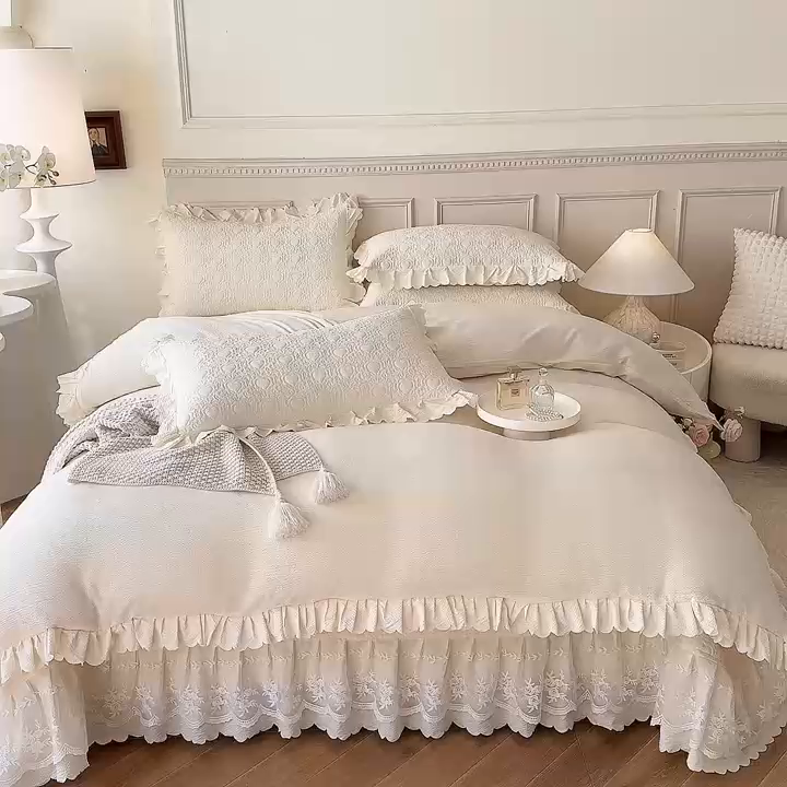 91家纺网 家纺一手货源 找家纺 绒世界 2024新款秋冬泡泡双层纱夹棉床盖四件套 米黄