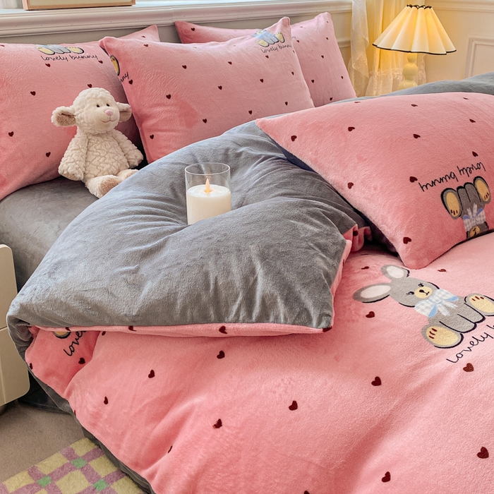 91家纺网 家纺一手货源 找家纺 斯卡诺2025新款直播轻奢爆款小清新牛奶宝宝绒四件套 安妮兔