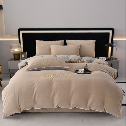 氧家 2024新款宽边撞色对角牛奶绒绣花四件套--典雅 典雅-卡琪