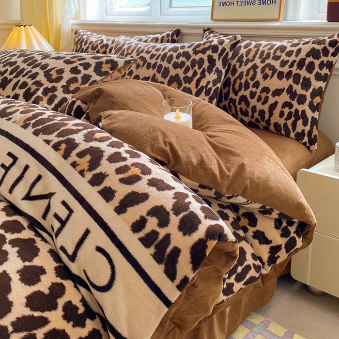 91家纺网 家纺一手货源 找家纺 斯卡诺2025新款直播轻奢爆款小清新牛奶宝宝绒四件套 豹纹