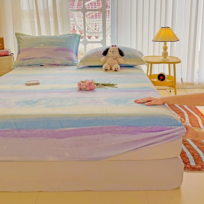 91家纺网 家纺一手货源 找家纺 名兮 2024卡通时尚风高克重牛奶绒床笠 彩色的梦