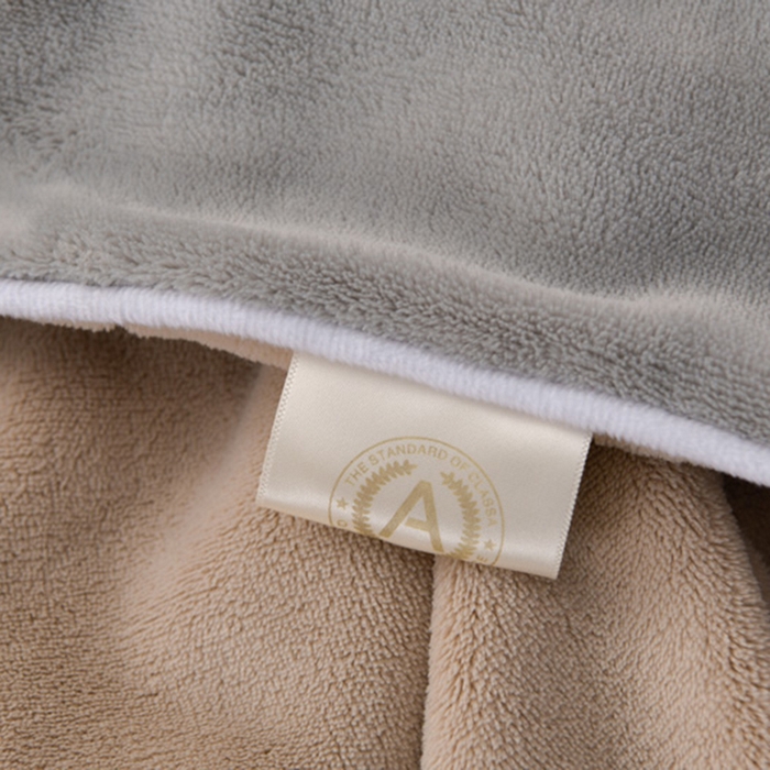 91家纺网 家纺一手货源 找家纺 氧家 2024新款宽边撞色对角牛奶绒绣花四件套--典雅 典雅-高级灰