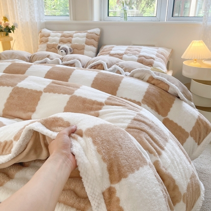 91家纺网 家纺一手货源 找家纺 （总）2024秋冬新款北极绒加厚夹棉床褥垫+北极绒宽包边被套四件套