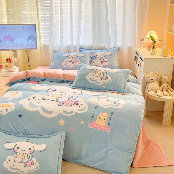 91家纺网 家纺一手货源 找家纺 金爱家 2024新款三丽鸥大版加厚牛奶绒四件套-第二批 云朵玉桂狗