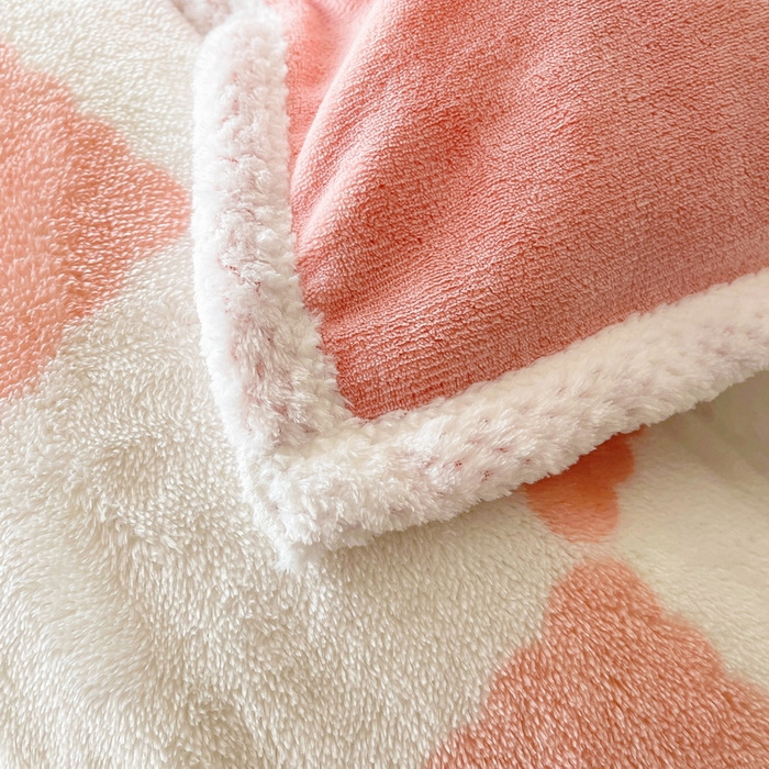 91家纺网 家纺一手货源 找家纺 2024新款A类北极绒格子-条纹系列宽包边加厚被套（暖光图） 棋盘格-粉玉