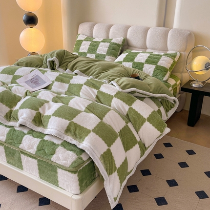 91家纺网 家纺一手货源 找家纺 2024秋冬新款A类北极绒加厚夹棉床笠+北极绒宽包边被套四件套（暖光图） 棋盘格-豆绿