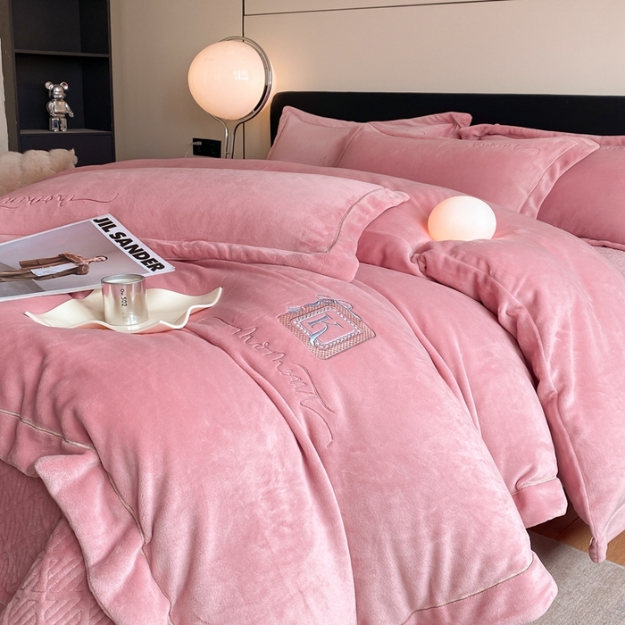 91家纺网 家纺一手货源 找家纺 美伦美焕 2024新款美棉绒床盖四件套（控价258） 佳人有约 豆沙