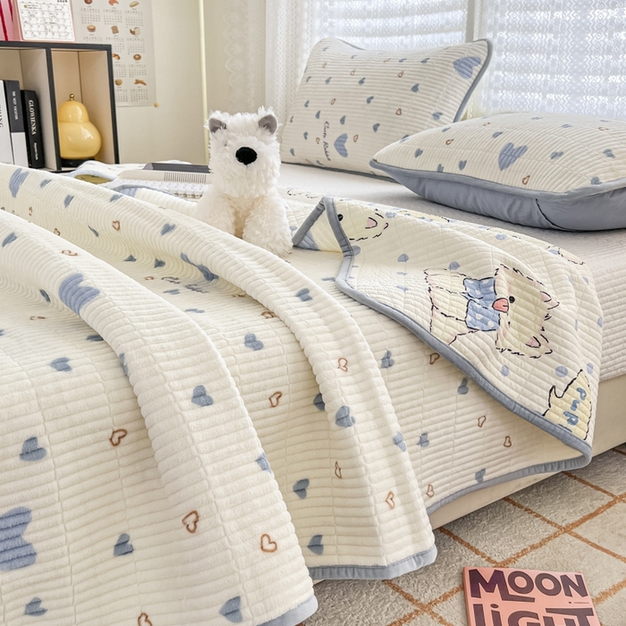 91家纺网 家纺一手货源 找家纺 茉夕家纺 2024新款奶芙纯棉印花牛奶绒水洗床盖 奶芙-爱心蓝