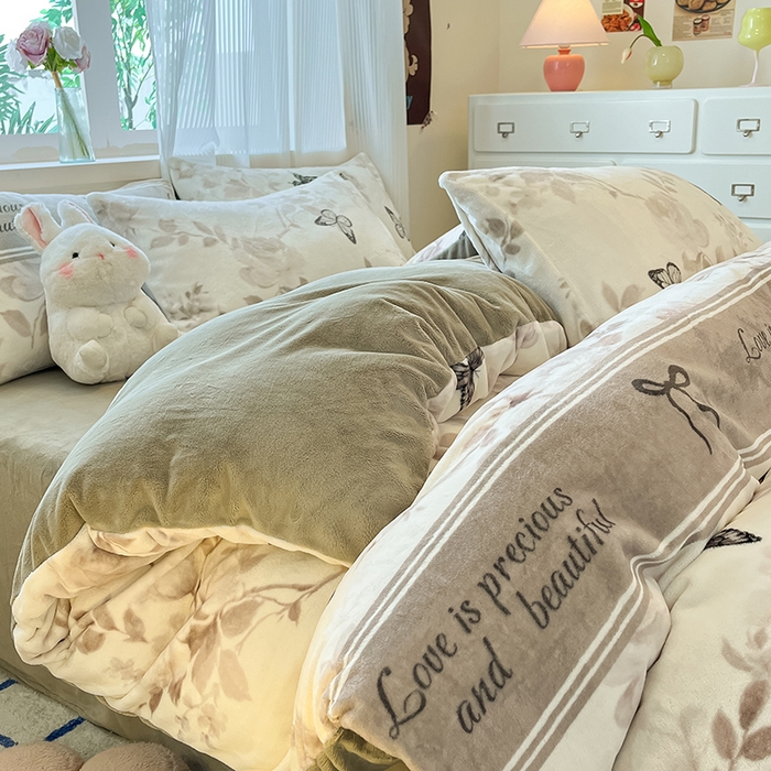 91家纺网 家纺一手货源 找家纺 慕澄家纺 2024新款小清新可爱印花牛奶绒加厚保暖四件套 夜舞精灵