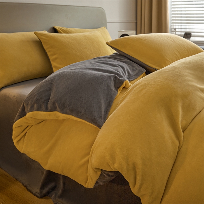 91家纺网 家纺一手货源 找家纺 启程家纺 2024新款A类加厚230克纯色双拼牛奶绒四件套 姜黄+深灰