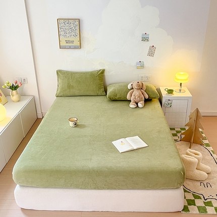 91家纺网 家纺一手货源 找家纺 2024新款秋冬新品牛奶绒印花单床笠 橄榄绿