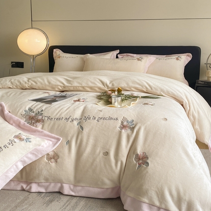 91家纺网 家纺一手货源 找家纺 （总）七七家纺 2025新款牛奶绒刺绣花香系列四件套