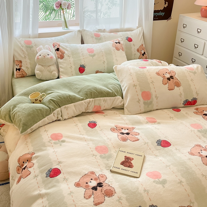 91家纺网 家纺一手货源 找家纺 慕澄家纺 2024新款小清新可爱印花牛奶绒加厚保暖四件套 草莓小熊