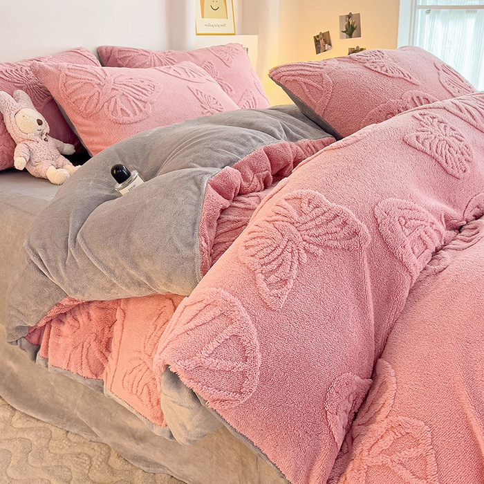 91家纺网 家纺一手货源 找家纺 （总）梦之岛 2024新款高克重提花雕花牛奶绒四件套