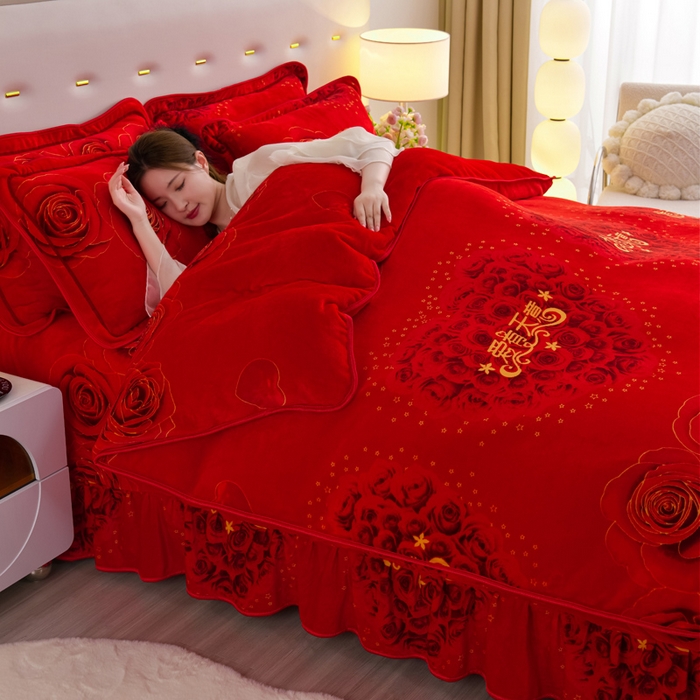 91家纺网 家纺一手货源 找家纺 阿亮家居 2024新款8.5斤保暖牛奶绒金貂绒床裙款四件套 爱有天意