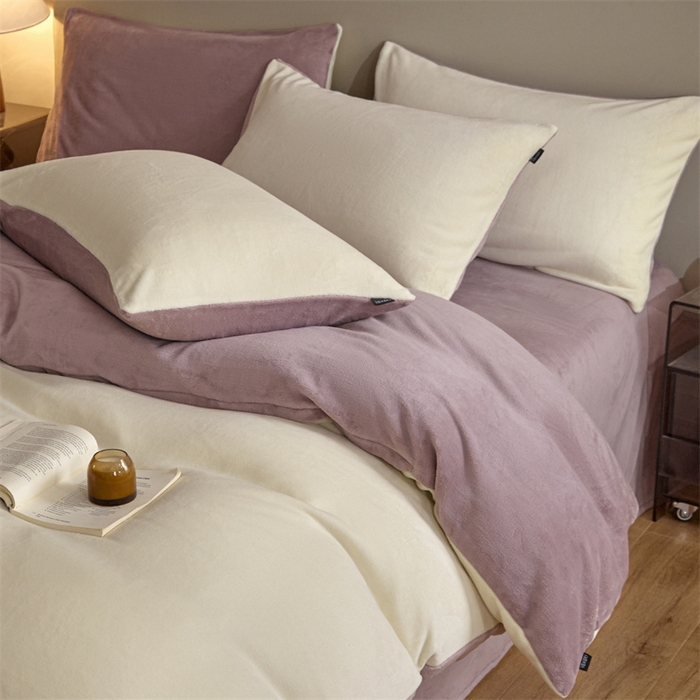 91家纺网 家纺一手货源 找家纺 启程家纺 2024新款A类加厚230克纯色双拼牛奶绒四件套 奶油黄+香芋紫