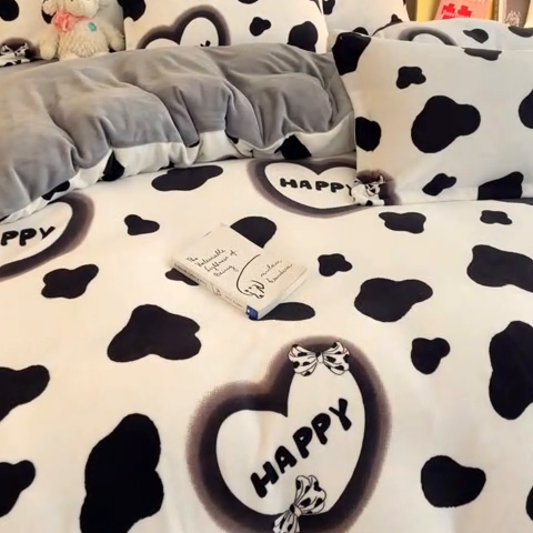 91家纺网 家纺一手货源 找家纺 狂想家 2025新款加厚牛奶绒卡通印花四件套系列风格二 万事顺遂