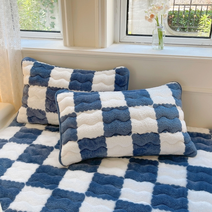 91家纺网 家纺一手货源 找家纺 2024秋冬加厚床垫床褥子北极绒印花泰迪绒床褥床护垫三件套-160g夹棉 棋盘格-高贵蓝