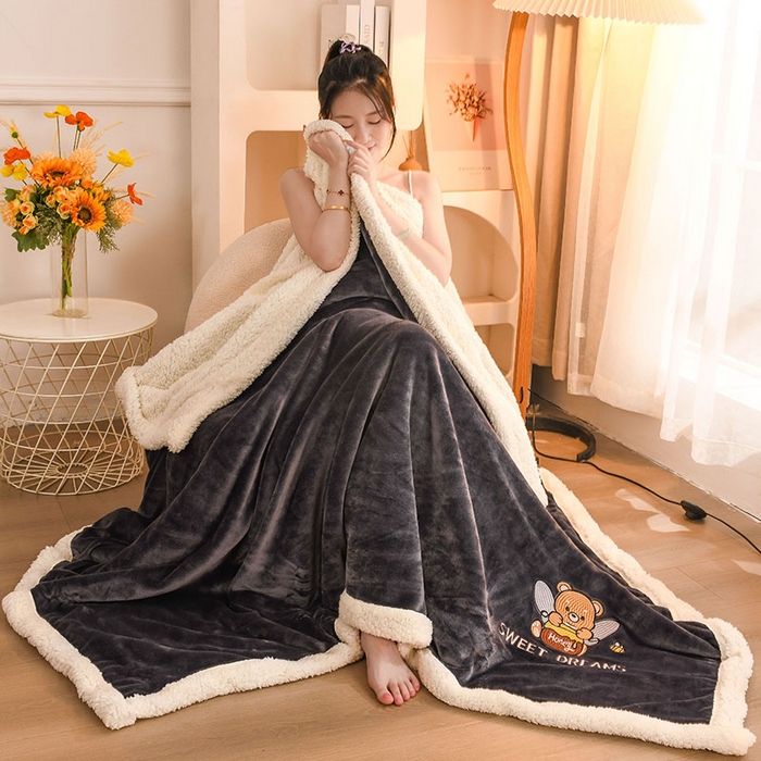 91家纺网 家纺一手货源 找家纺 2025新款毛毯AB版牛奶绒+羊羔绒毯子复合多功能午睡毯 美梦-深灰