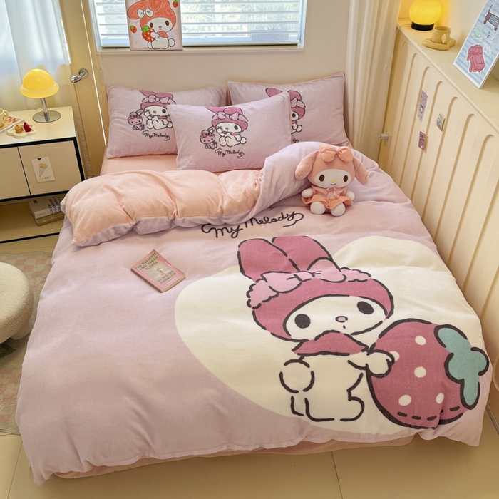 91家纺网 家纺一手货源 找家纺 金爱家 2024新款三丽鸥大版加厚牛奶绒四件套-第二批 绒R草莓美乐蒂