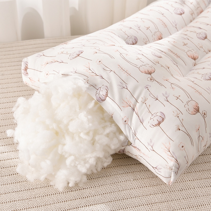 91家纺网 家纺一手货源 找家纺 圣楚家纺 2024新款云朵护颈枕枕头枕芯45*60cm 童话